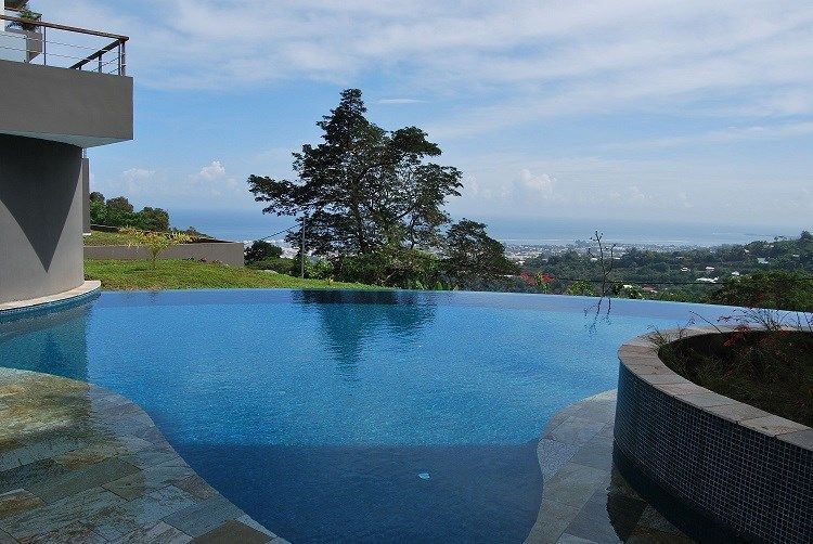 La piscine de la résidence de Juliette et Julien