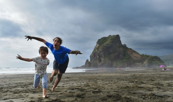 piha-beach-new-zealand-705x416