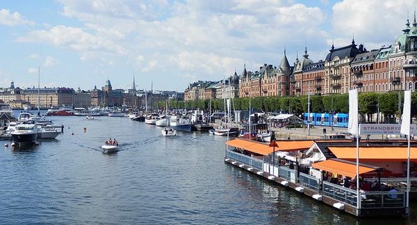 comm680_600x325_kids_sweden2