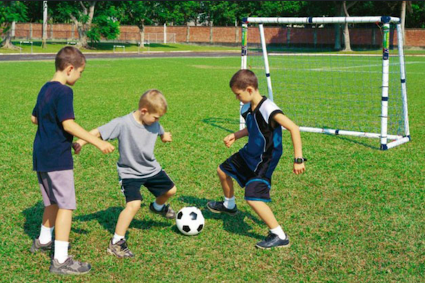 foot-enfants-jeux-echange-de-maison