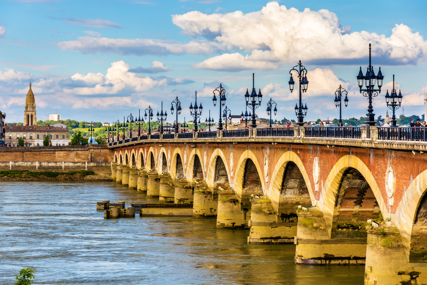 Decouvrir-Bordeaux-Quais-garonne
