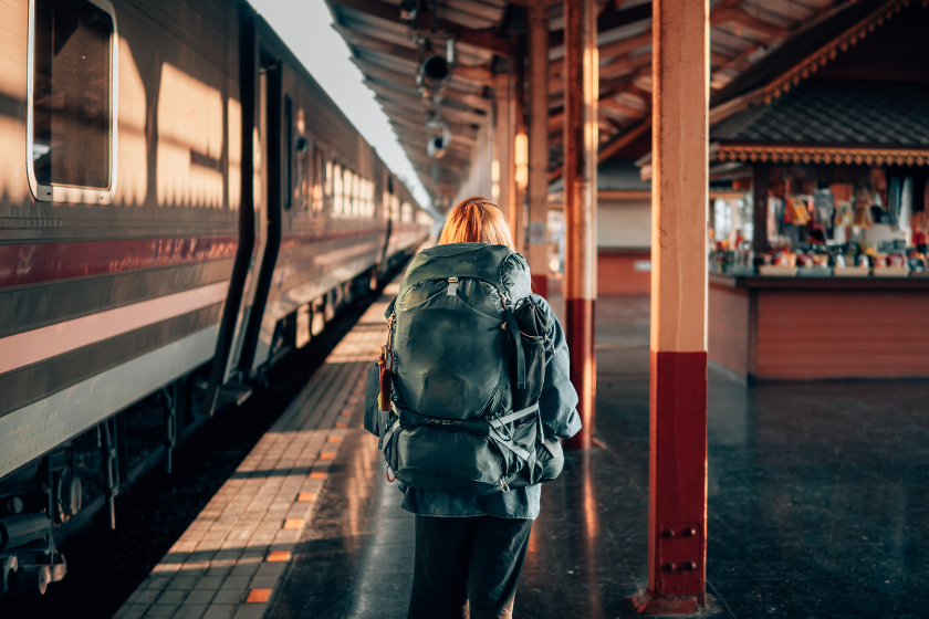 femme voyage en solo