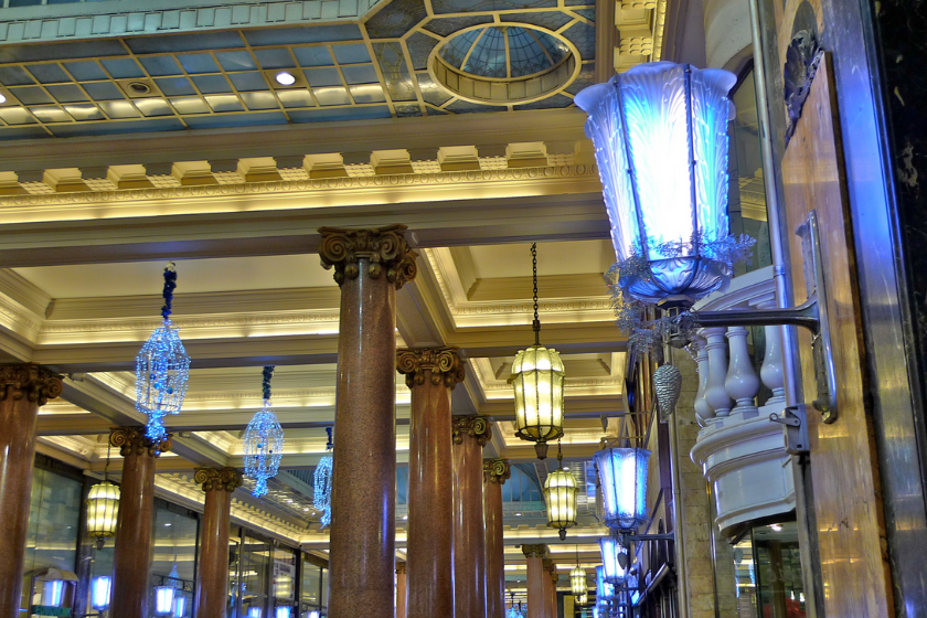 Plus beaux passages de Paris Les Arcades des Champs-Elysées